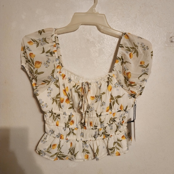 Japna Tops - Japna Floral Puff Sleeve Crop Top Blouse Smocked Front Ruffled Hem Size M NWT